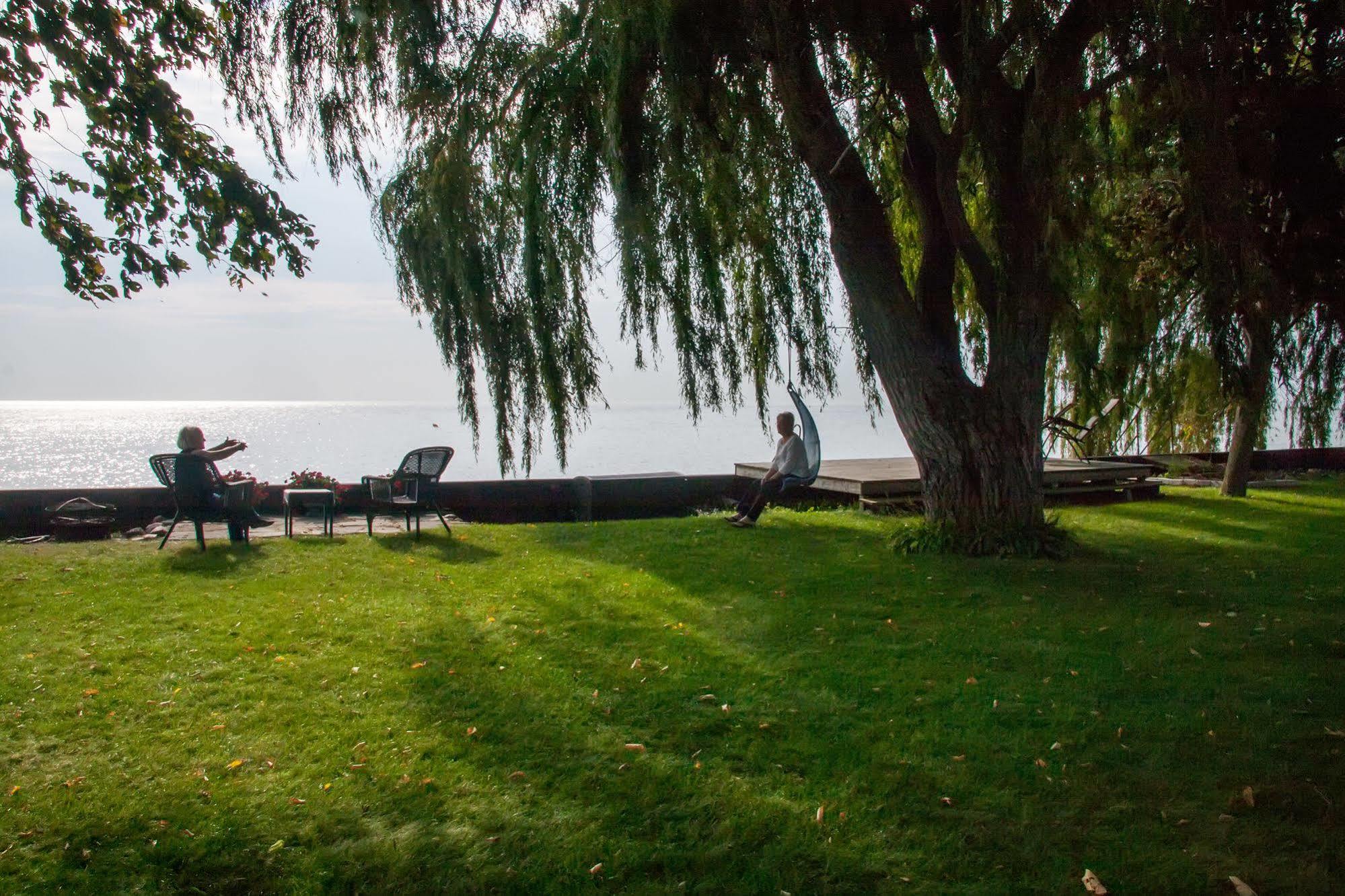 Point Pelee Lakeshore B&B Leamington Exterior photo